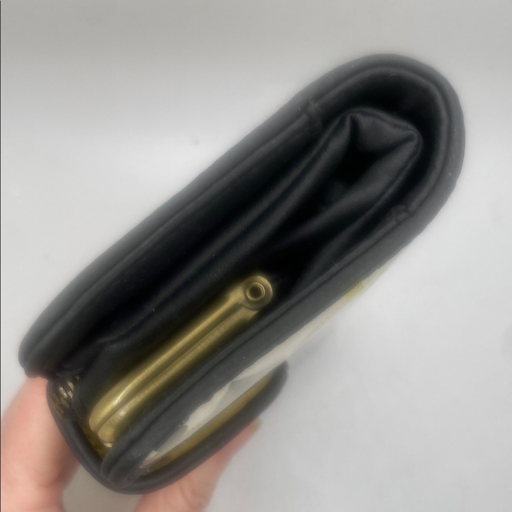 Hot in Hollywood wallet gold and black print with built in wristlet handle - Picture 10 of 12